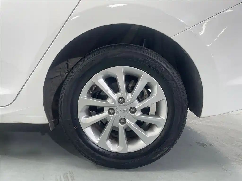 Hyundai Verna 2016 1.4L Automatic Cool Edition GLS фото 19
