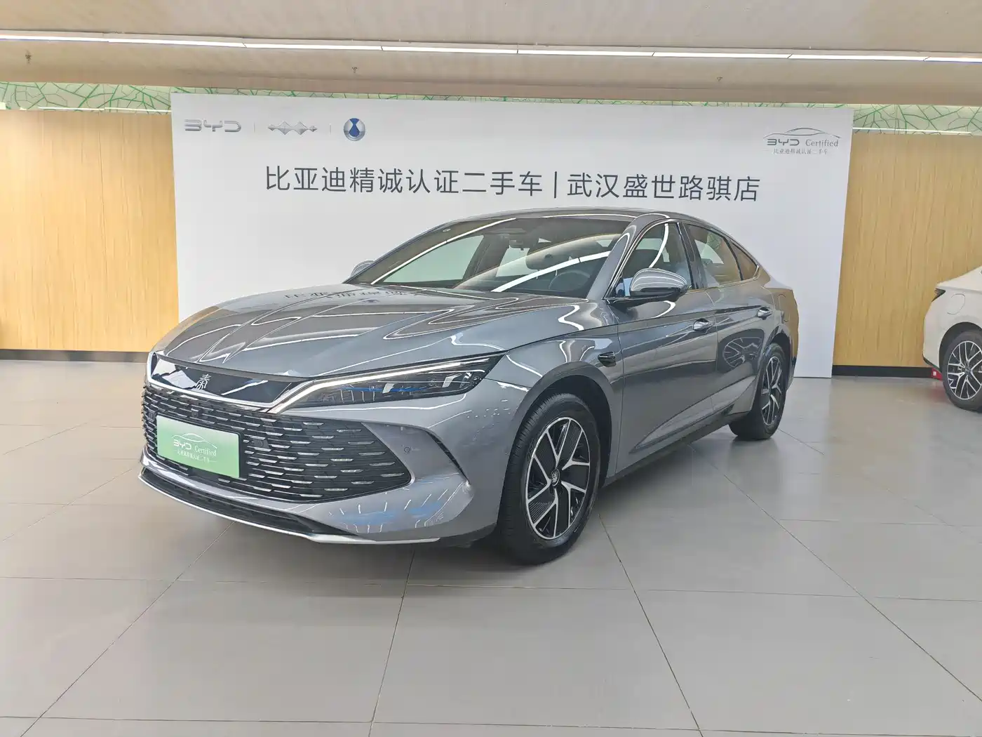 BYD Qin L 2025 DM-i Smart Drive Edition 120KM Leading