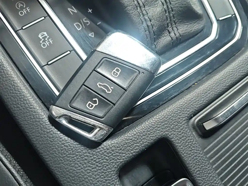 Volkswagen Magotan 2017 330TSI DSG Leading фото 9
