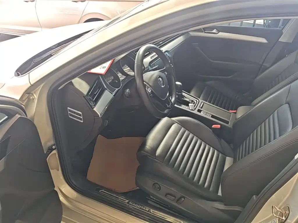 Volkswagen Magotan 2017 330TSI DSG Leading фото 16