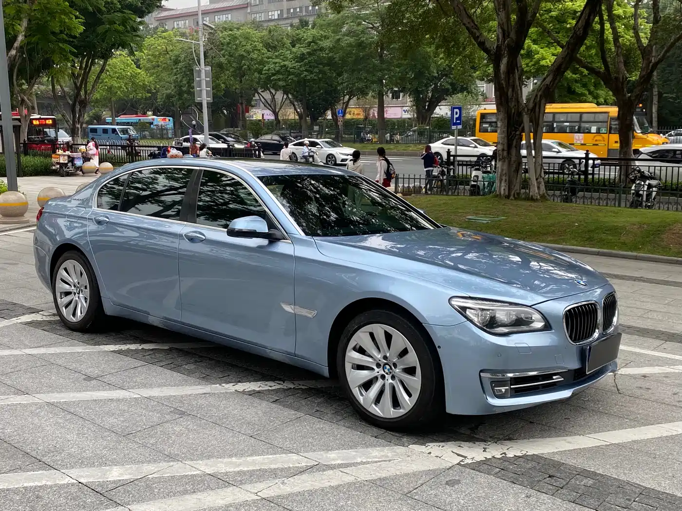 BMW 7 Series 2013 740Li Hybrid Edition фото 3