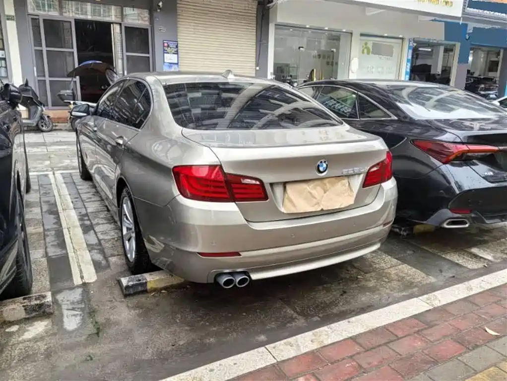 BMW 5 Series 2012 523Li Luxury фото 9