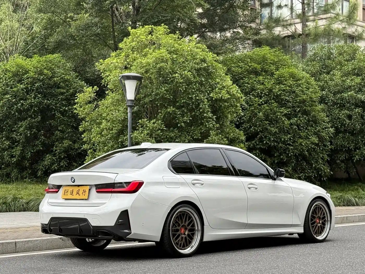 BMW 3 Series 2024 325Li M Sport Shadowline Package фото 6