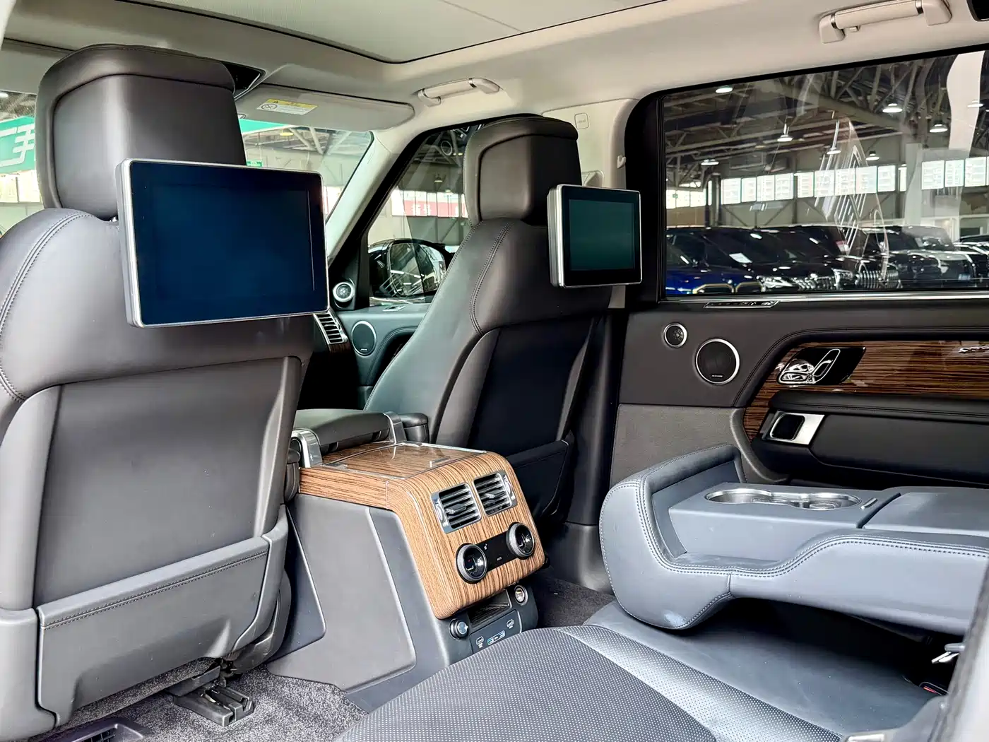 Land Rover Range Rover 2019 3.0 SC V6 Heritage Extended Edition фото 23