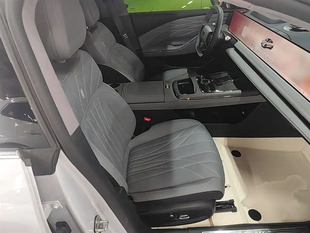 Geely Galaxy Galaxy E8 2025 700km Long Voyage Smart Drive Edition фото 25