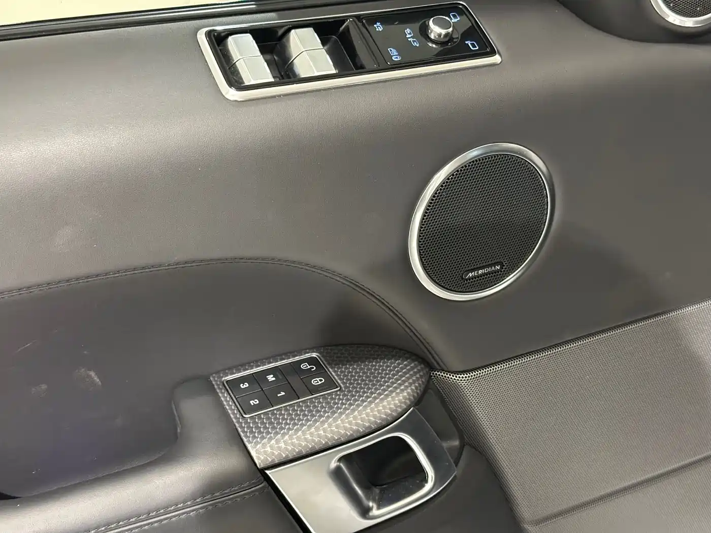 Land Rover Range Rover Sport 2021 3.0 L6 Gloss Black Edition фото 12
