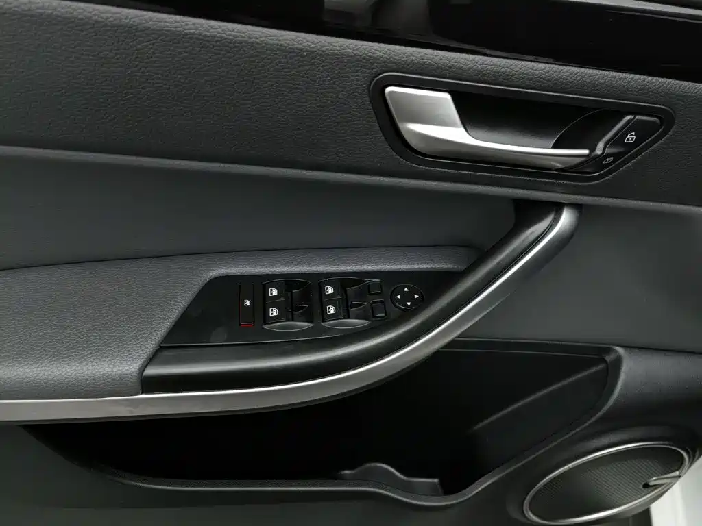 Qoros 3 2017 2016 Sedan 1.6T Automatic Zhizhen