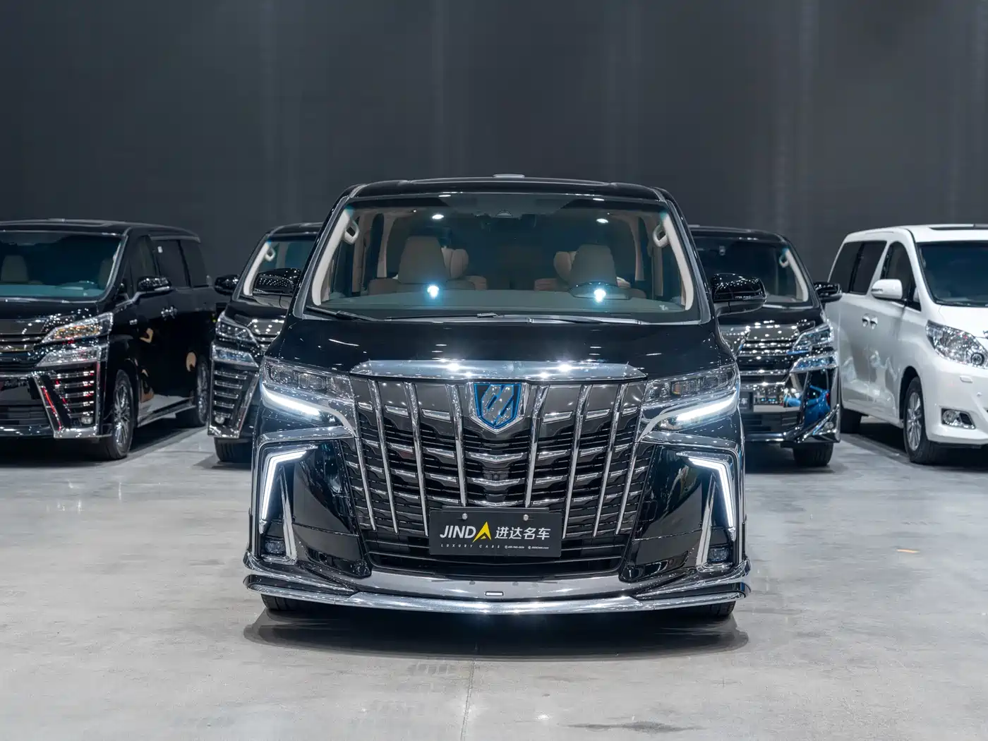 Toyota Alphard 2019 Hybrid 2.5L Luxury фото 2