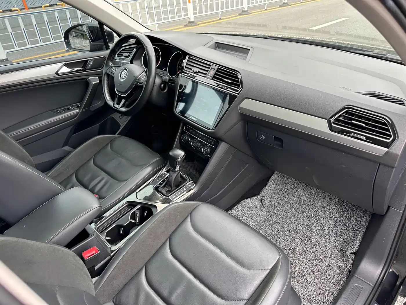 Volkswagen Tiguan L 2020 330TSI Auto 2WD Smart Luxury China VI фото 11