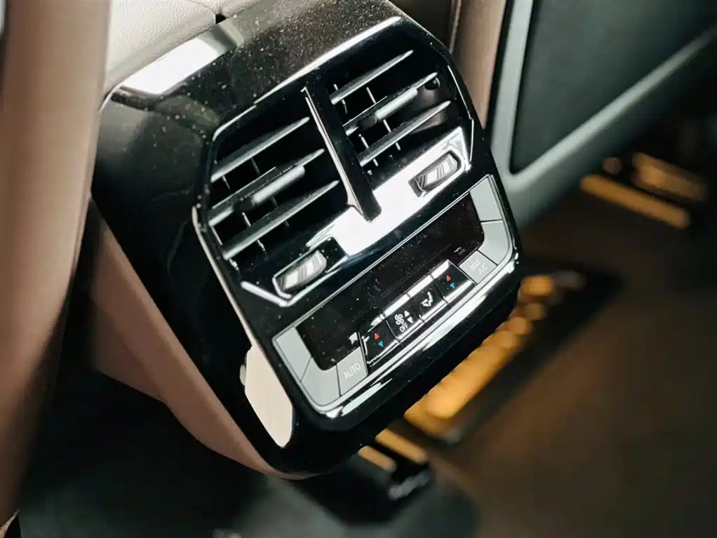 BMW iX 2023 Facelift xDrive40 фото 18