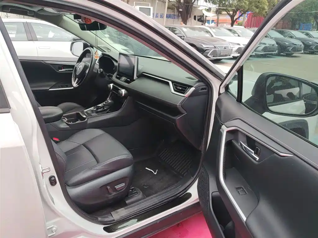 Toyota RAV4 Rongfang 2022 Hybrid 2.5L E-CVT 4WD Elite Plus Edition фото 11