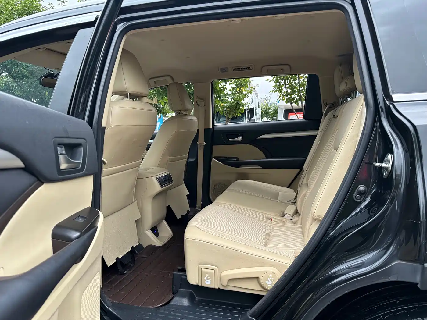 Фото 21 - Toyota Highlander
