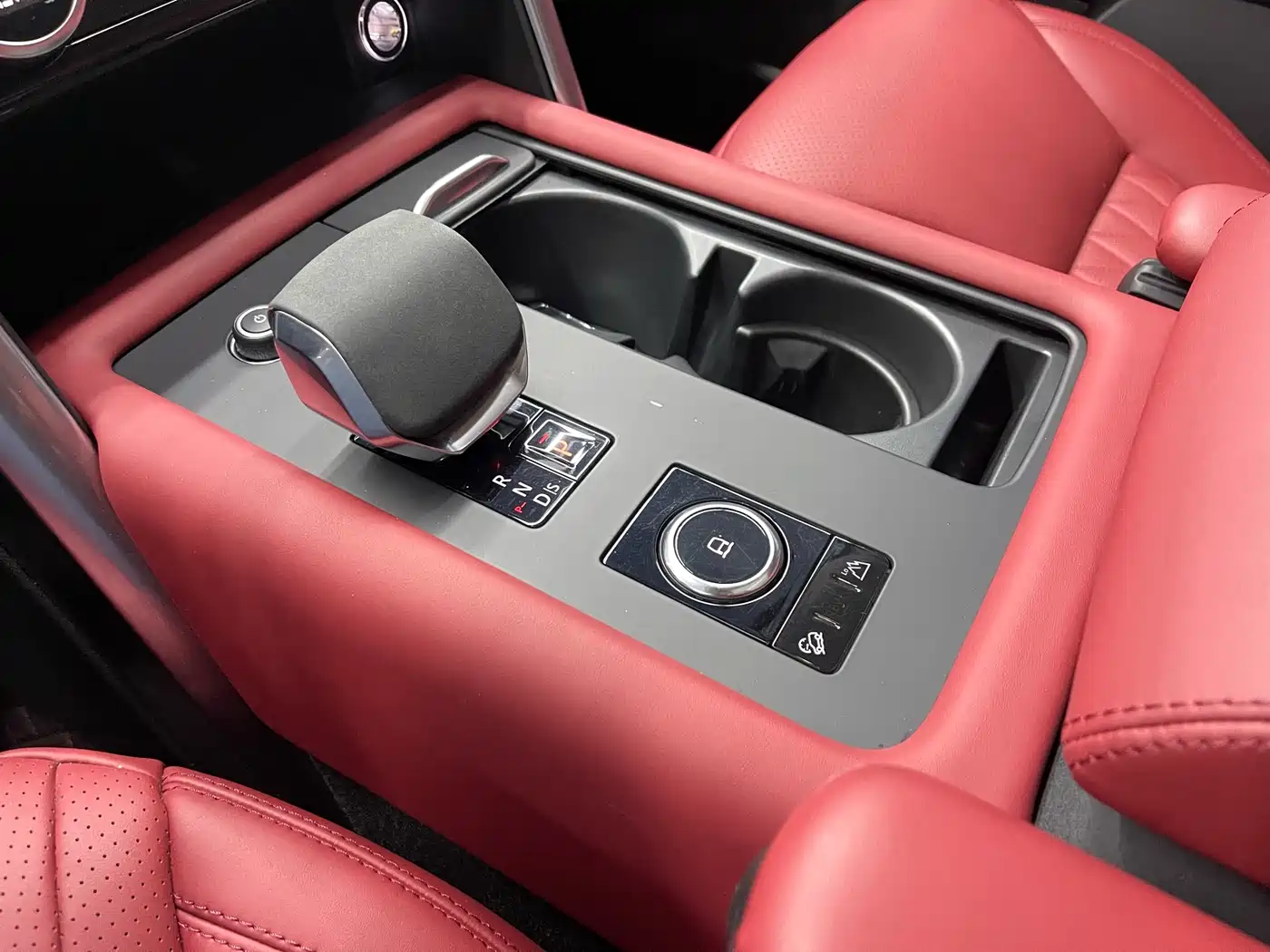 Land Rover Discovery 2024 Model 360PS S фото 17
