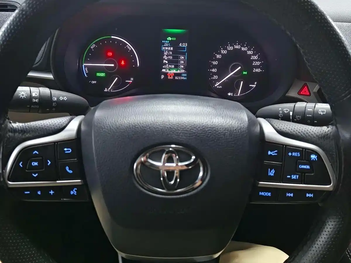 Toyota Sienna 2023 2.5L Hybrid Luxury Edition фото 4