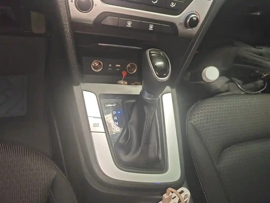 Hyundai Elantra 2016 Model 1.6L Automatic Smart Elite фото 14
