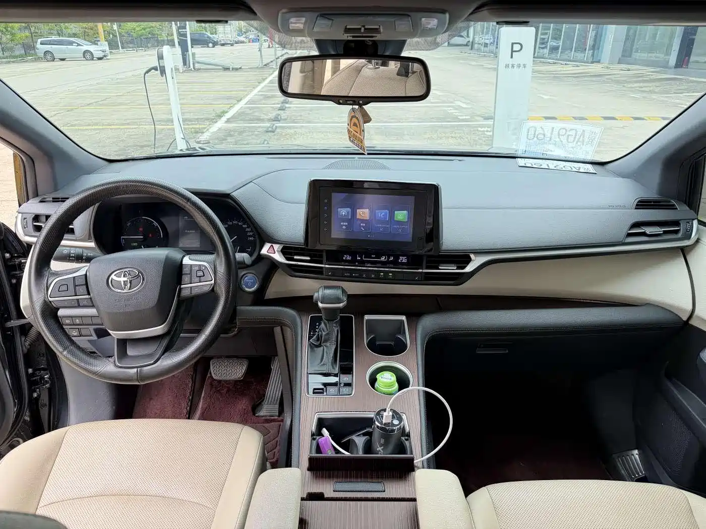 Toyota Sienna 2023 2.5L Hybrid Luxury Edition фото 10