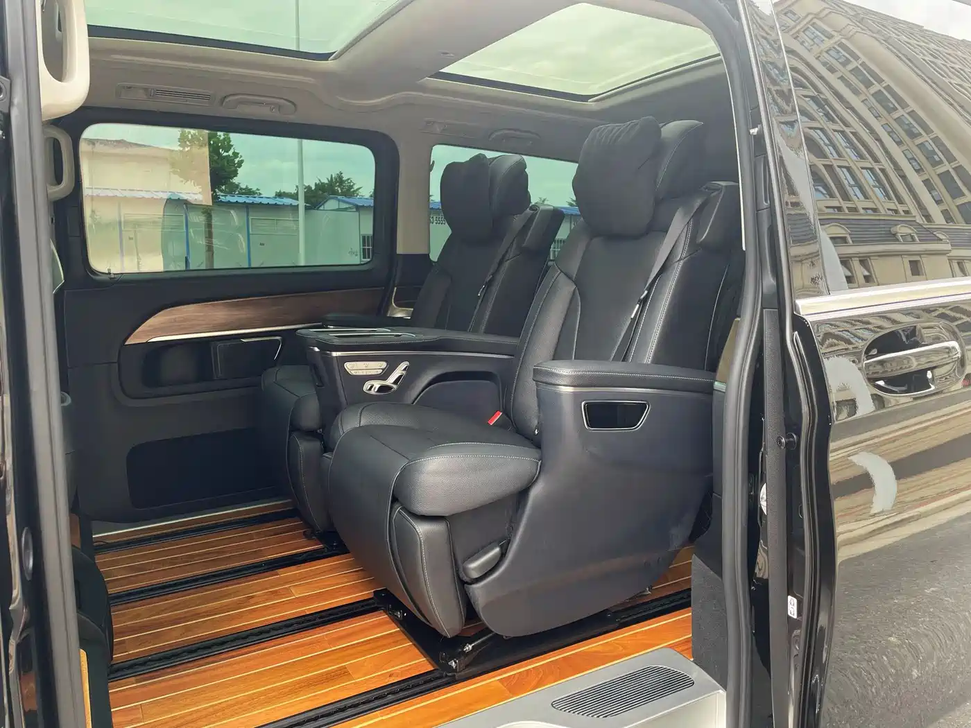 Mercedes-Benz V-Class 2021 V 260 L Long Wheelbase Luxury Edition фото 6
