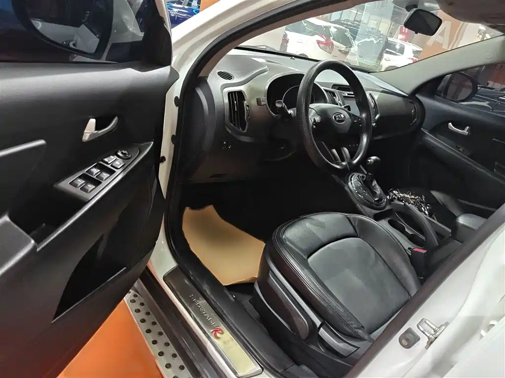 Kia Sportage 2015 2.0L Automatic 2WD GL фото 14