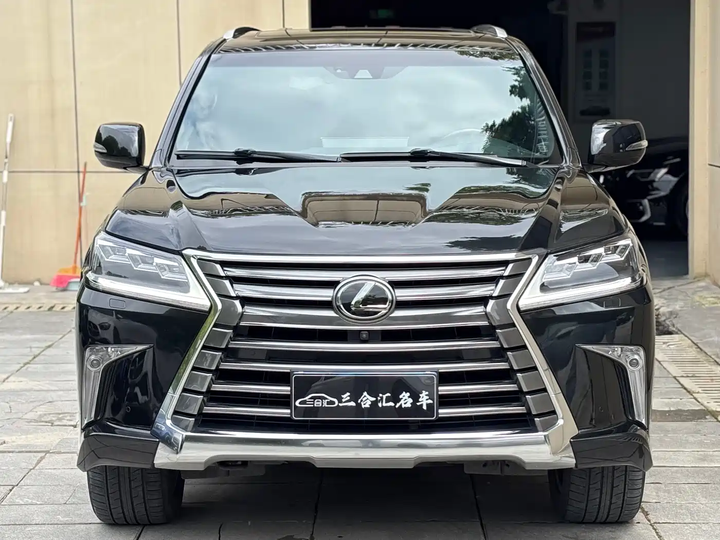 Lexus LX 2017 570 Prestige Luxury фото 3