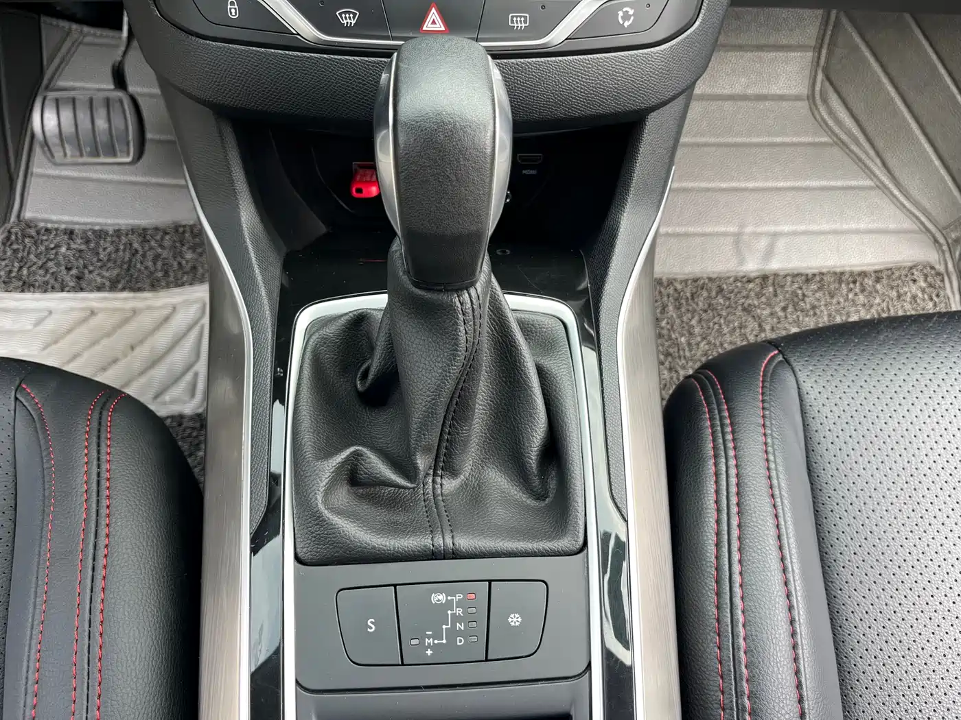 Peugeot 408 2016 1.6T Automatic Luxury Edition фото 13