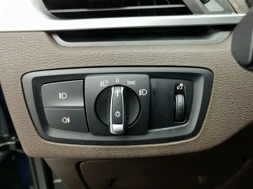 BMW X1 2018 sDrive18Li Premium Model фото 21