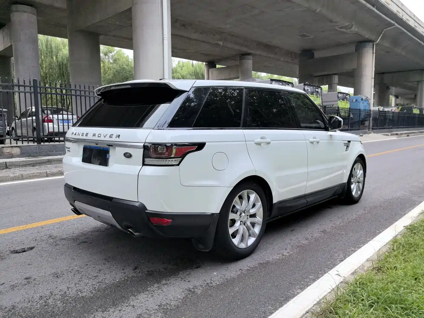Фото 16 - Land Rover Range Rover Sport