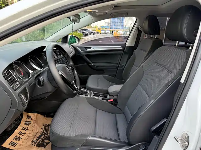 Volkswagen Golf 2018 1.6L Automatic Comfort — фото 5