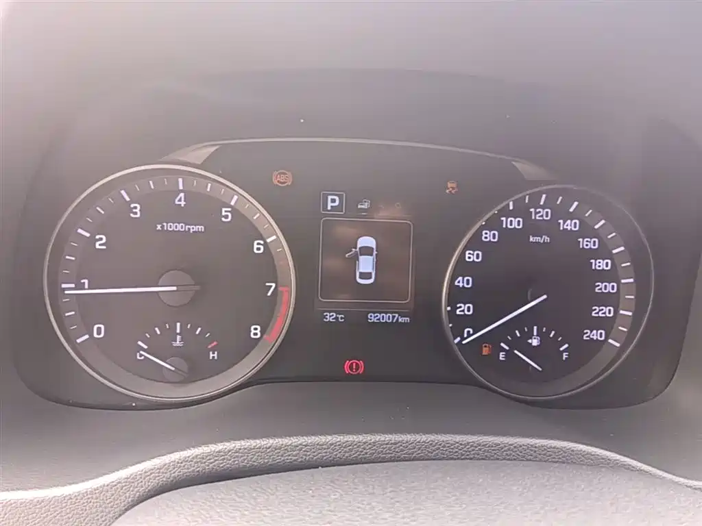 Hyundai Elantra 2016 Model 1.6L Automatic Smart Elite фото 12