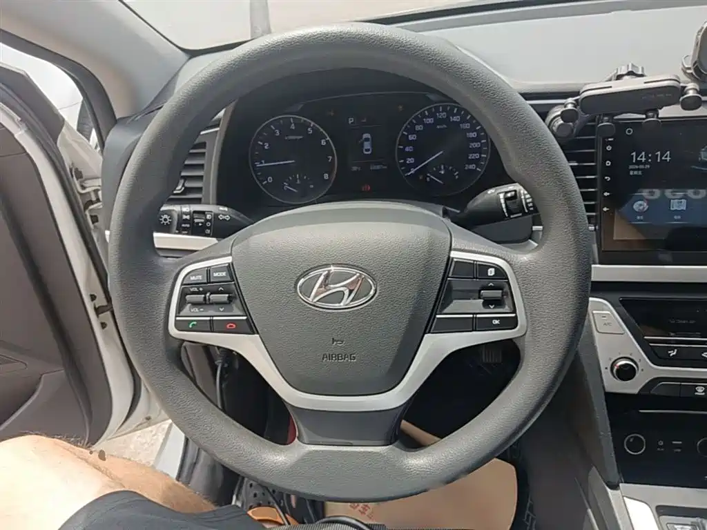 Hyundai Elantra 2016 Model 1.6L Automatic Smart Elite фото 11