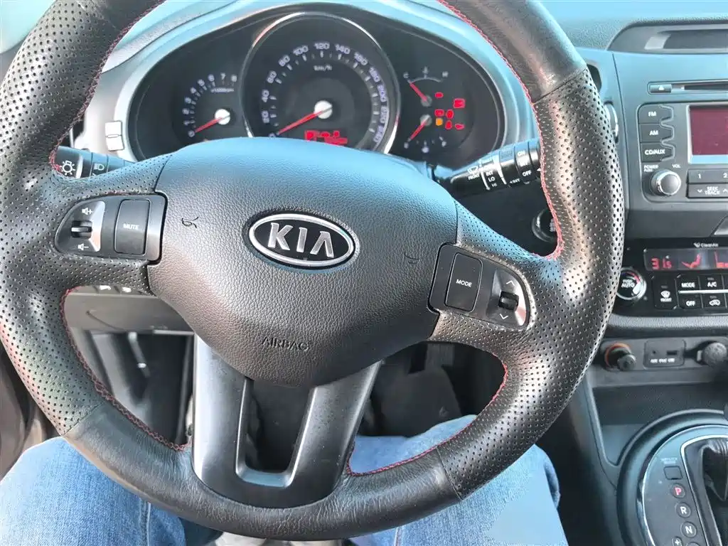 Kia Sportage 2014 2.0L Automatic 2WD GLS фото 11