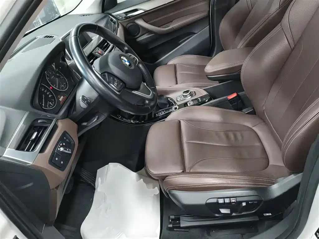 BMW X1 2018 xDrive20Li Premium Model фото 15
