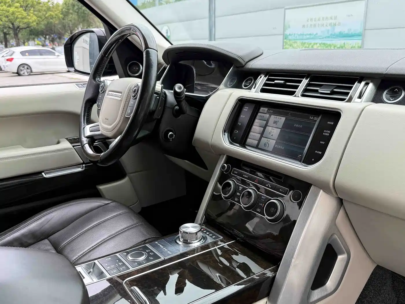Land Rover Range Rover 2015 3.0 TDV6 Vogue фото 11