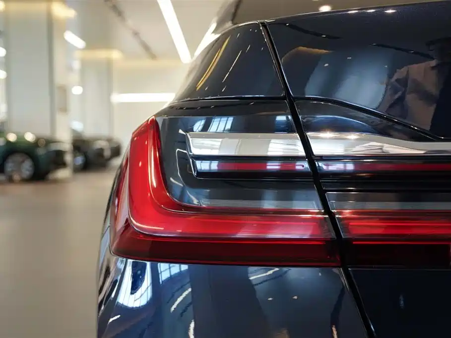 BMW 7 Series 2019 740Li Leading M Sport Package фото 14