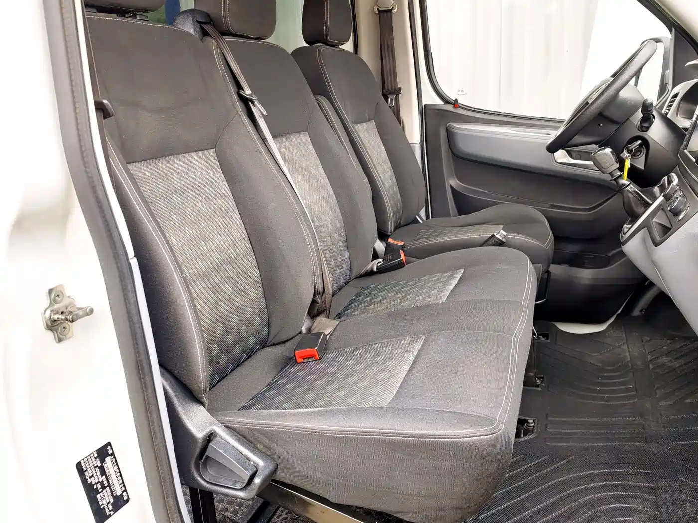 SAIC Maxus Xintu V80 2021 2.0T PLUS Manual Business Travel Edition Long Wheelbase Medium Roof 9 Seats фото 15
