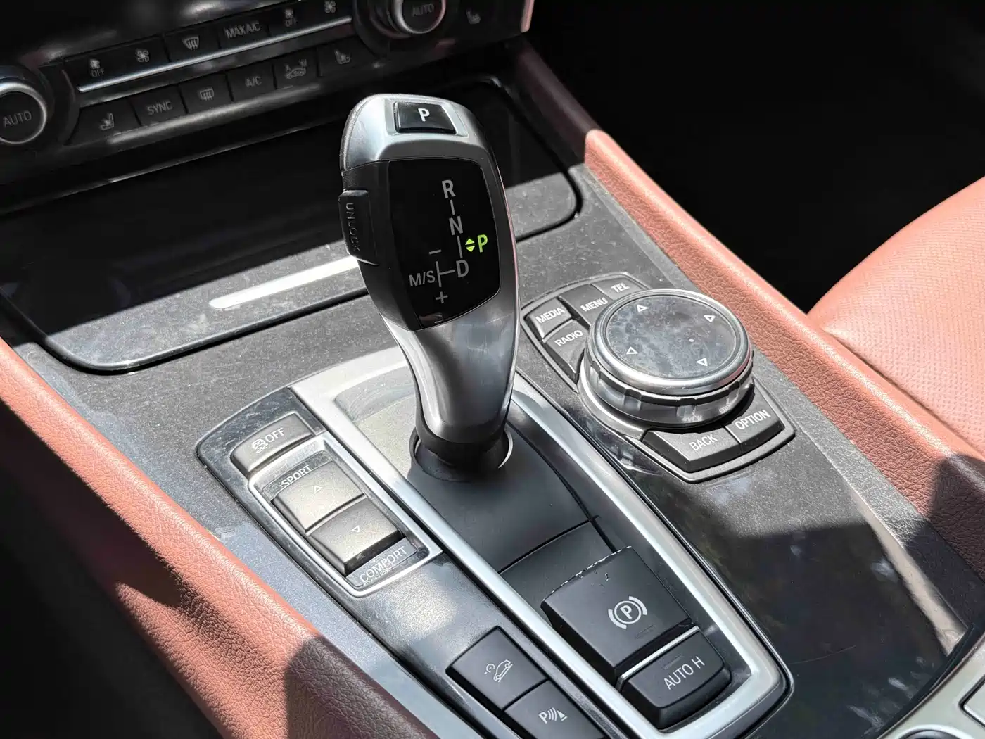 BMW 5 Series GT 2014 535i xDrive фото 9