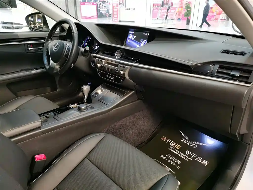 Lexus ES 2014 300h Elite Edition фото 13