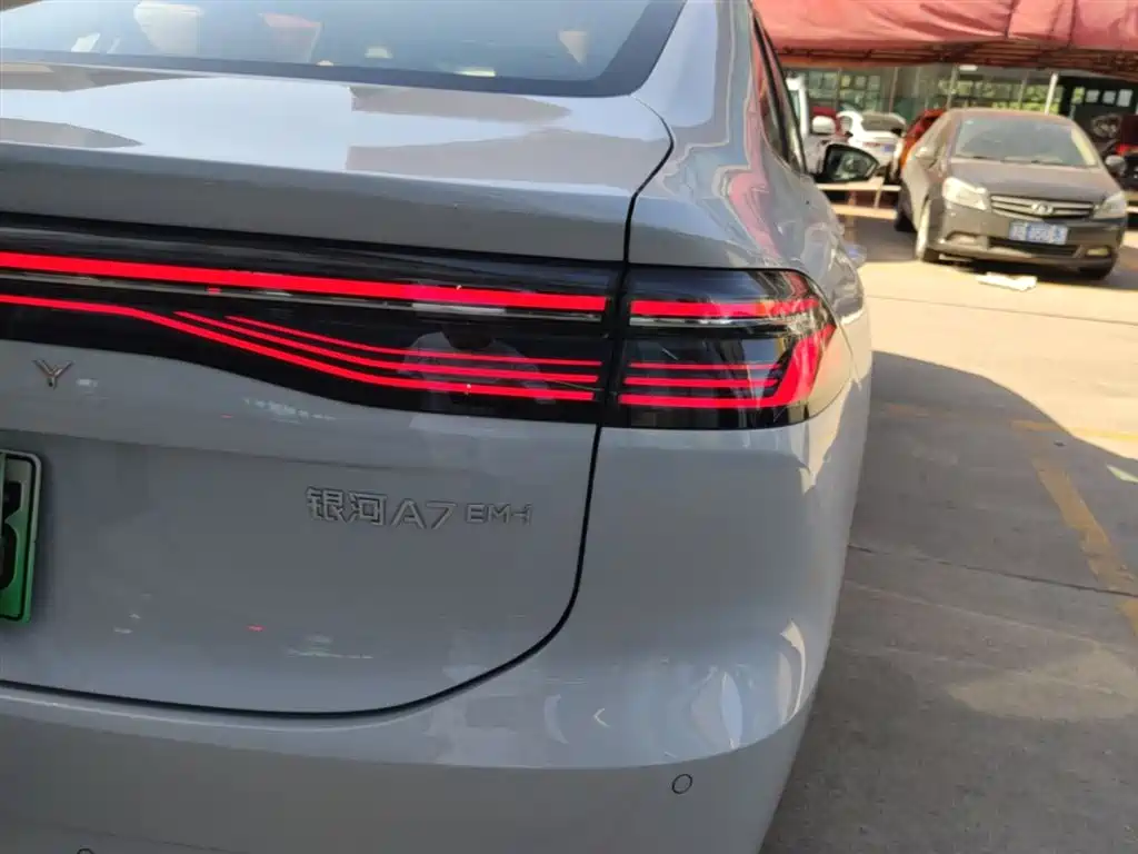 Geely Galaxy Galaxy A7 2025 EM-i фото 8