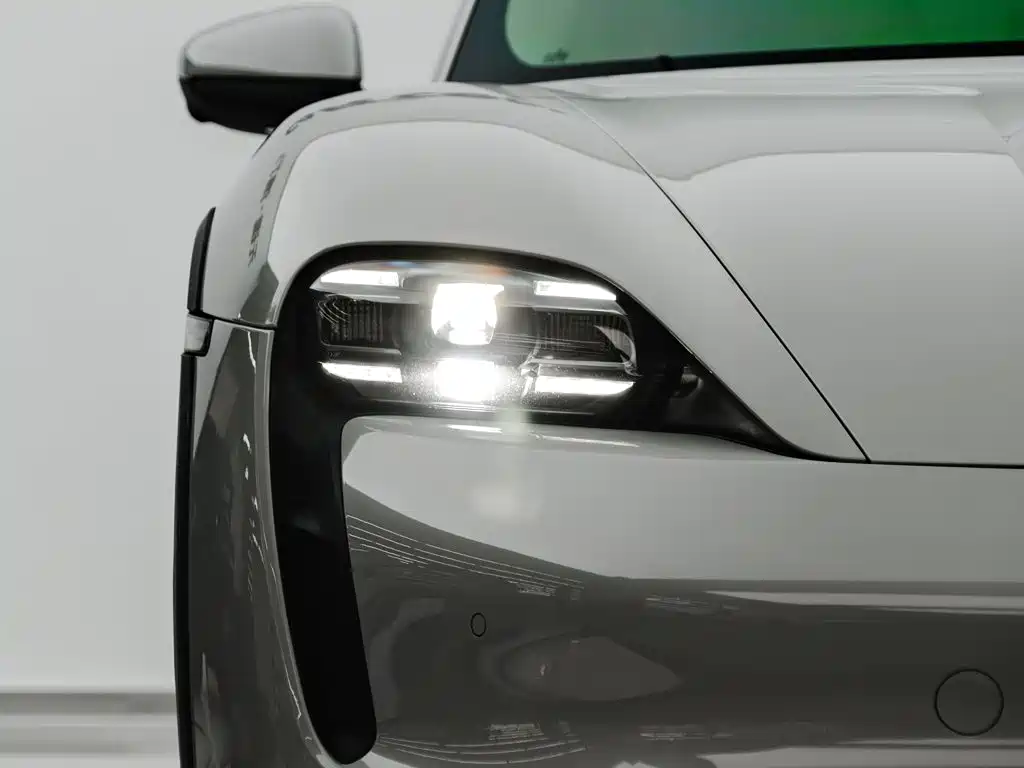Фото 9 - Porsche Taycan