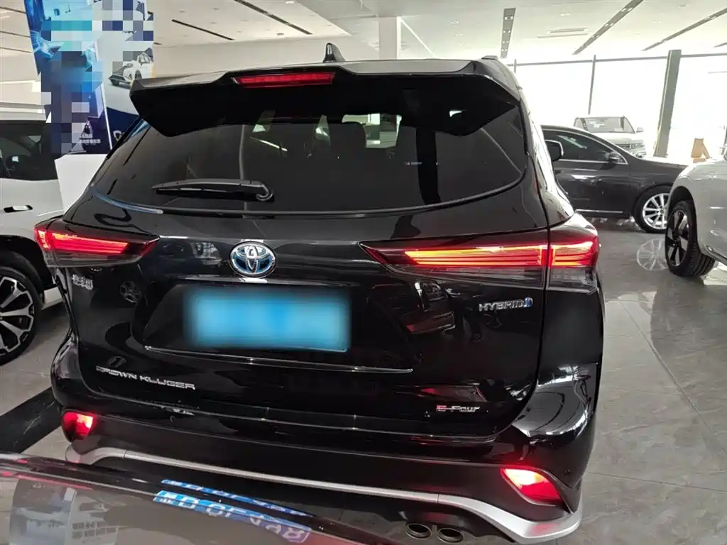 Toyota Crown Kluger 2023 2.5L HEV AWD Premium Edition фото 6
