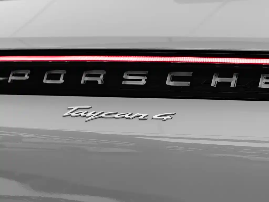 Фото 13 - Porsche Taycan