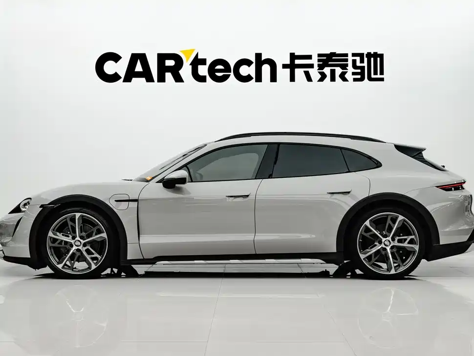 Фото 8 - Porsche Taycan