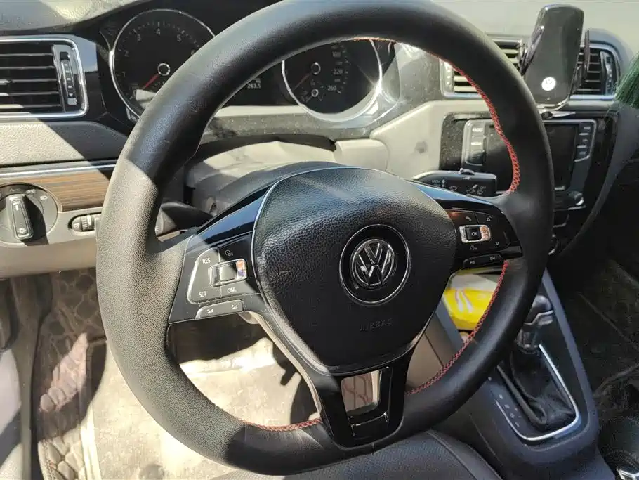 Volkswagen Sagitar 2017 230TSI Automatic Luxury фото 15
