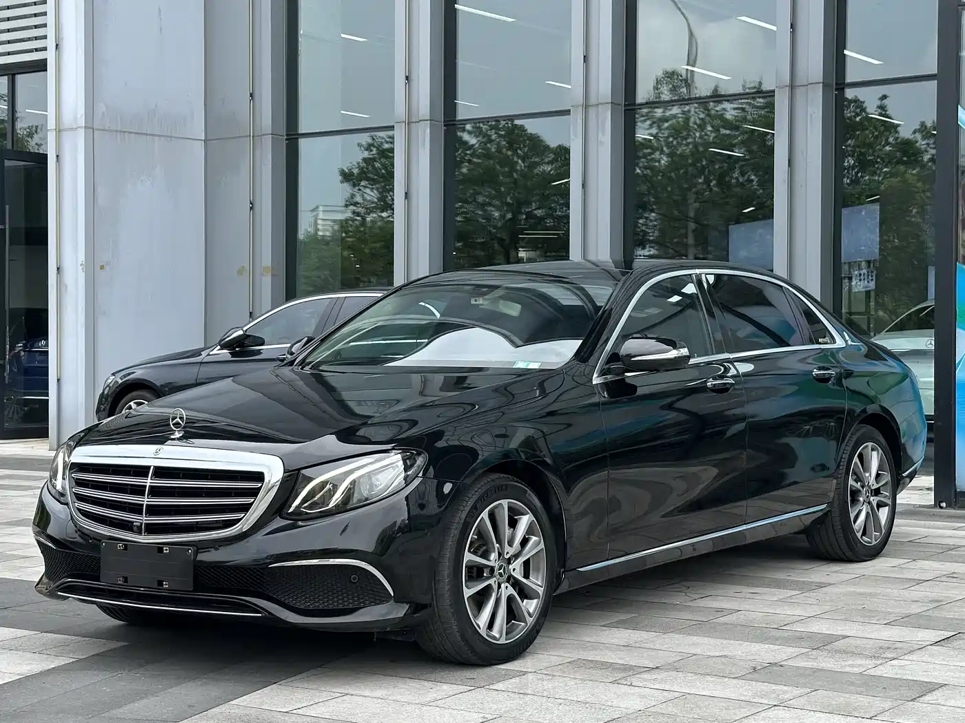 Mercedes-Benz E-Class 2019 Facelift E 300 L Luxury фото 2