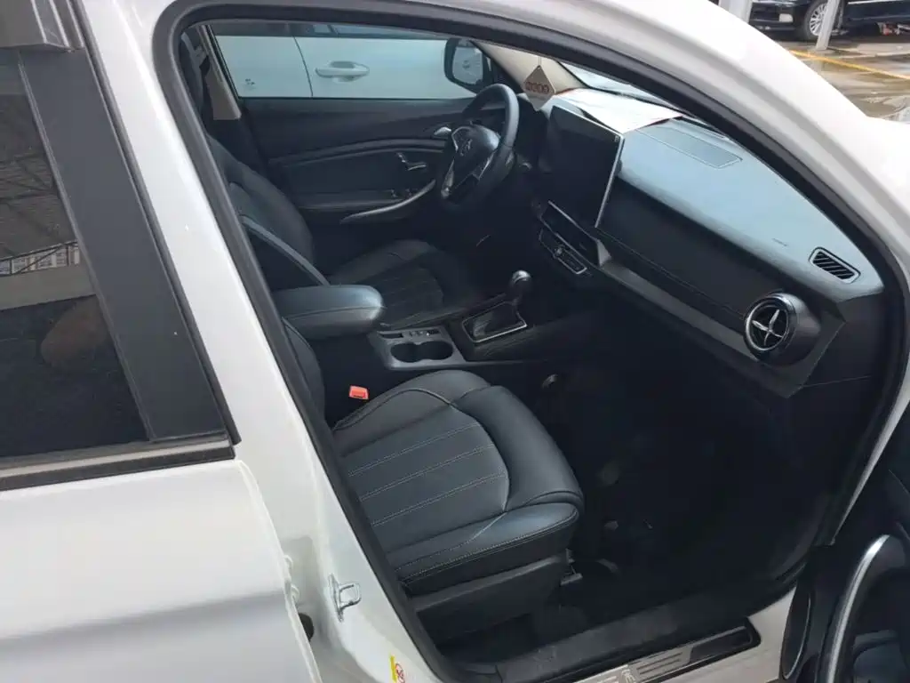 BYD Song 2019 2019 1.5TI Automatic Smart Connection Yueyao Edition