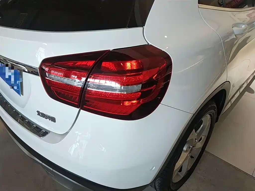 Mercedes-Benz GLA 2017 GLA 200 Dynamic фото 8