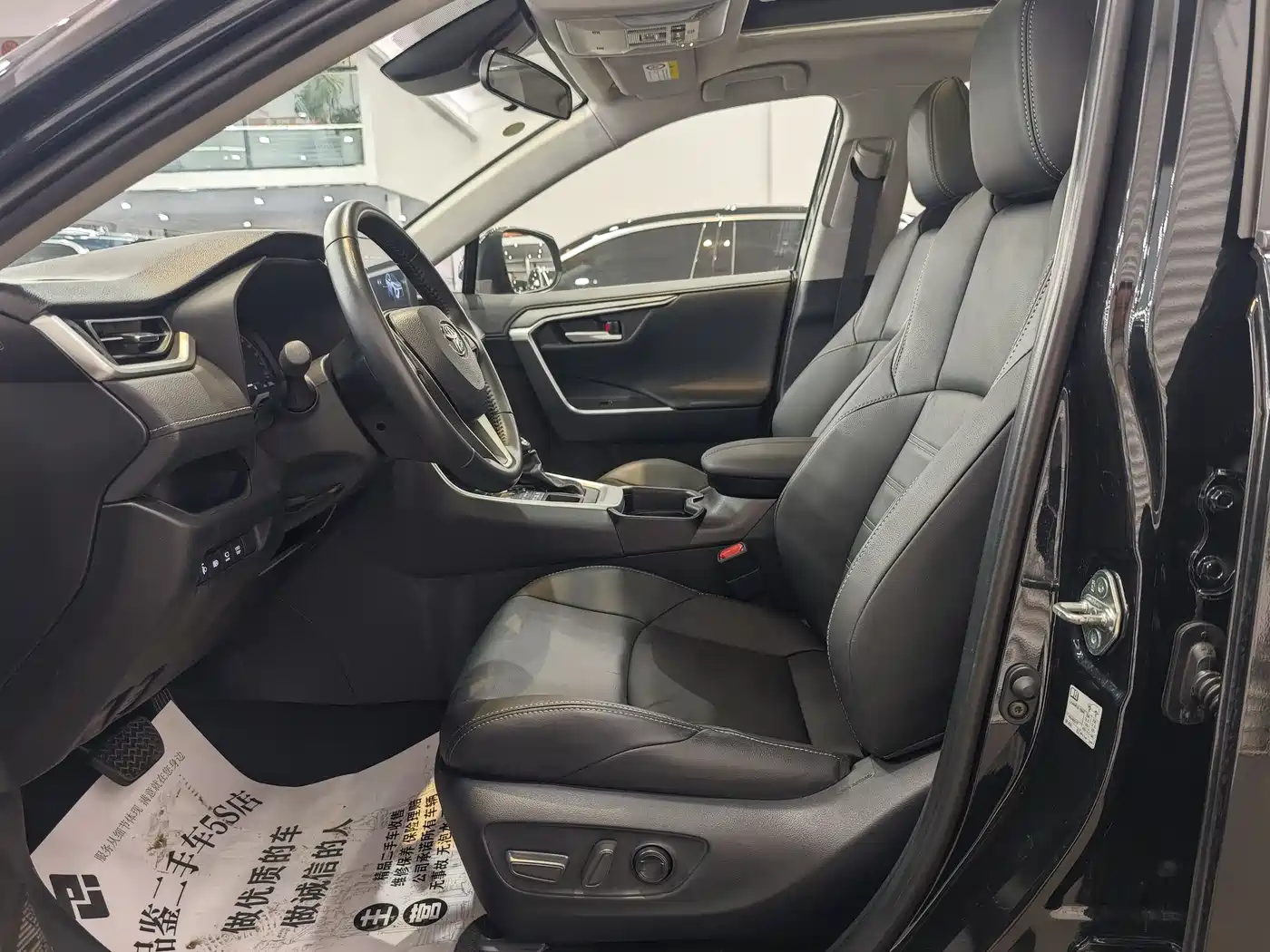 Toyota Wildlander 2023 2.0L CVT AWD Luxury PLUS фото 21