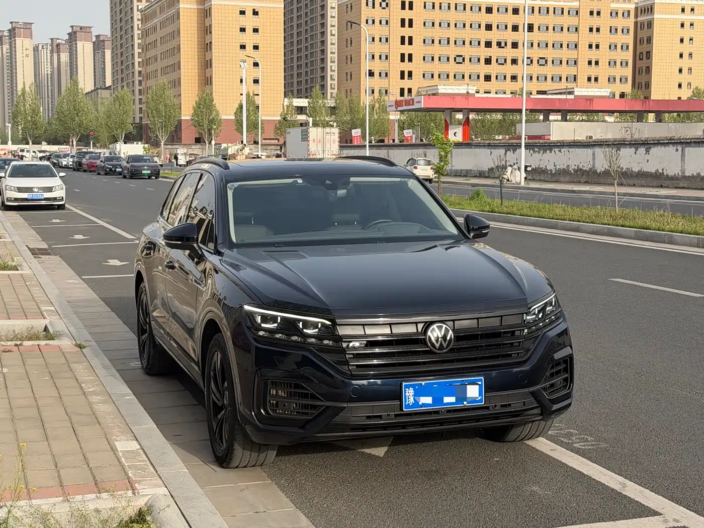 Volkswagen Touareg 2021 3.0TSI Sharp Edition with Gloss Black Sports Package фото 2