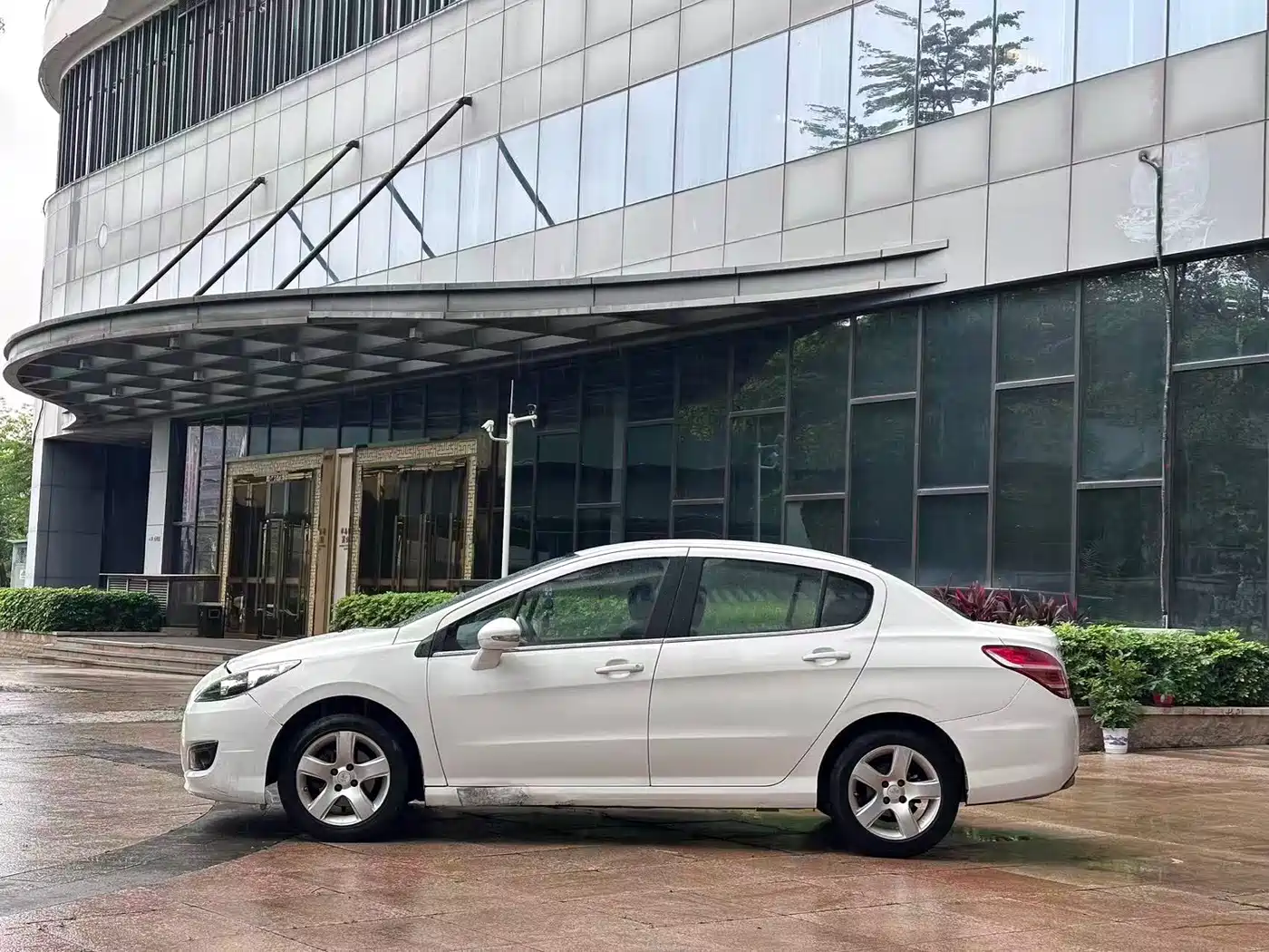 Peugeot 308 2014 Model Joy Edition Classic 1.6L Automatic Superior Style фото 8