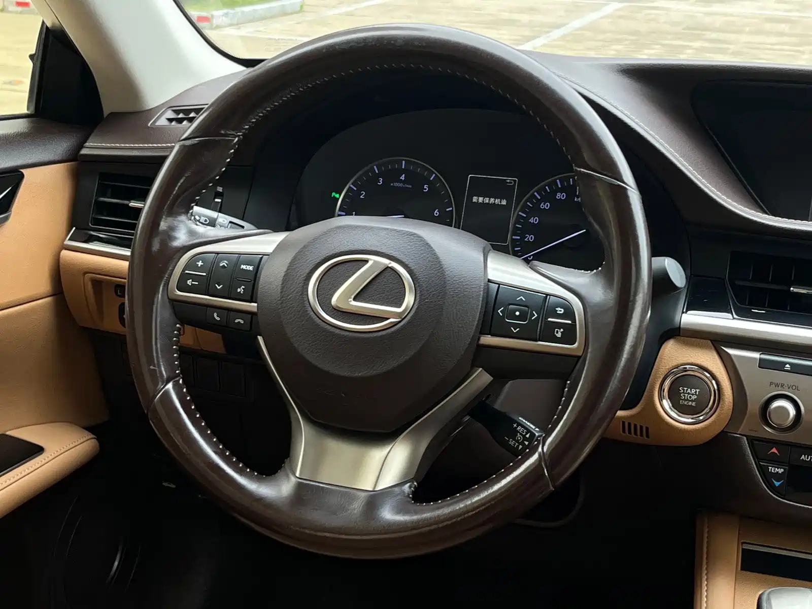 Фото 11 - Lexus ES