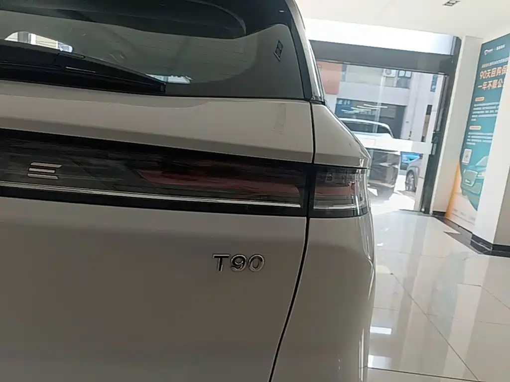 Фото 8 - Besturn Bestune T90